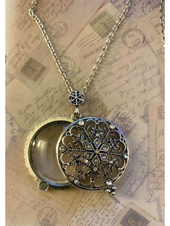 Jewelry - Real Magnifying Glass Rhinestone Snowflake Functional Centerpiece  Necklace!